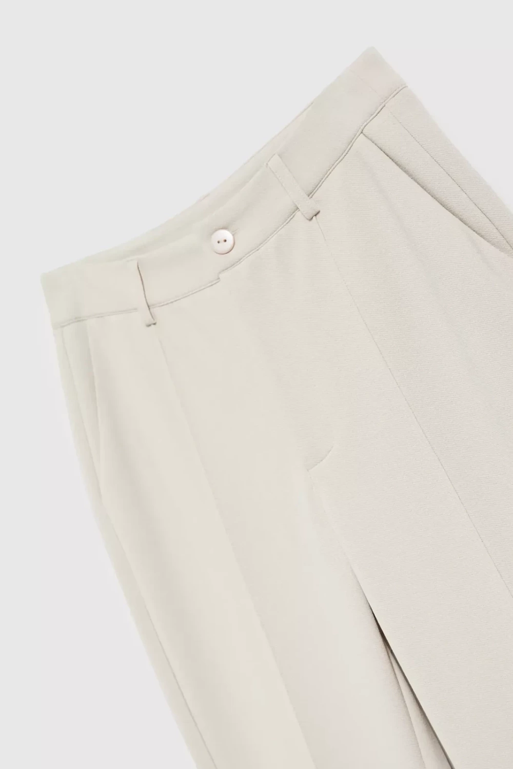 Elegant women's trousers in beige color