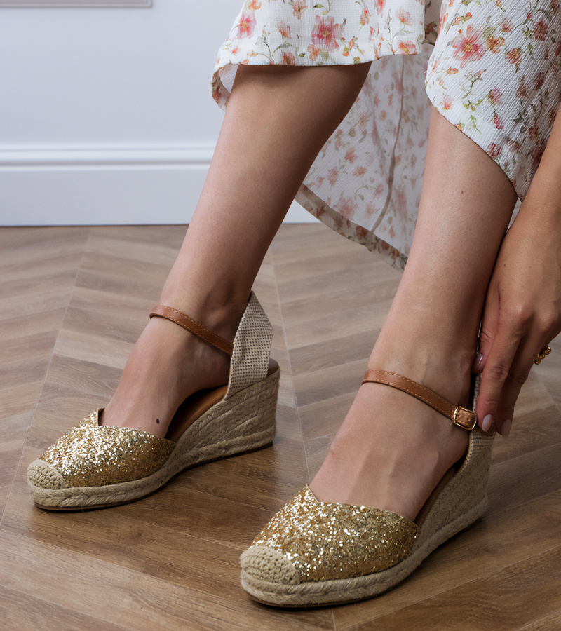 D/CEO Gold glitter wedge sandals Saluni
