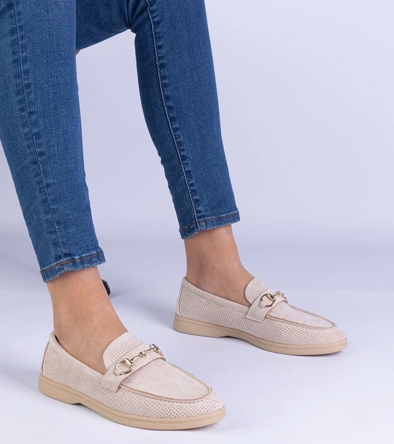 Gemre Mocasini bej din piele ecologică întoarsă cu decupaje și ornament auriu Marusso