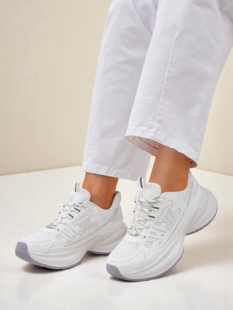 Resti Women's sport sneakers on a thicker sole Roality