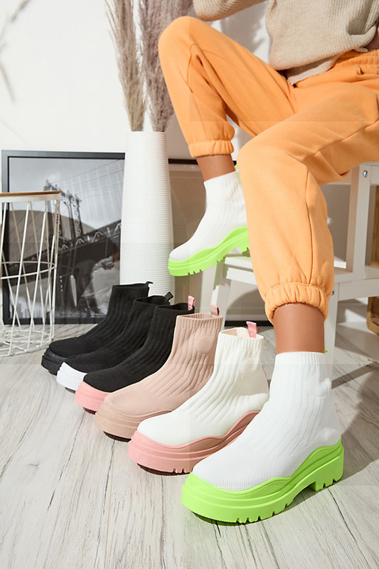 Resti Women&#039;s boots on a thicker sole in white and pink Korlic-Shoes