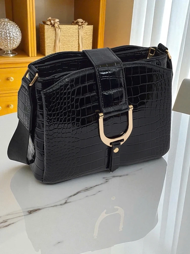 Resti Patent small women's handbag made of faux leather Gilded Night