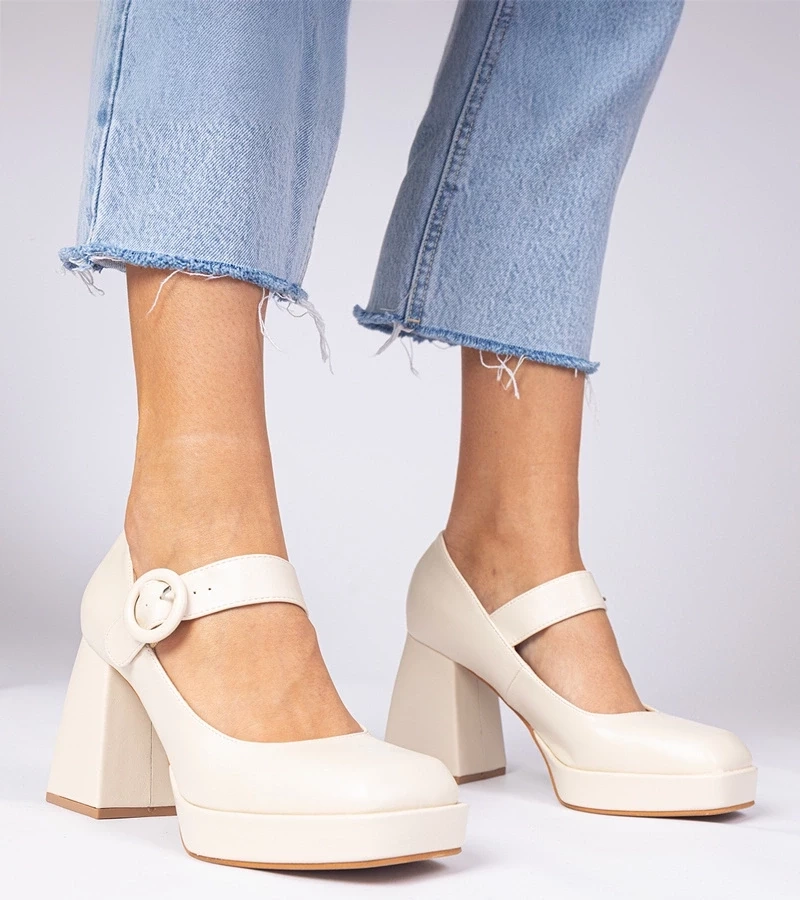 marka niezdefiniowana Beige square-toe pumps with a buckle Katherin