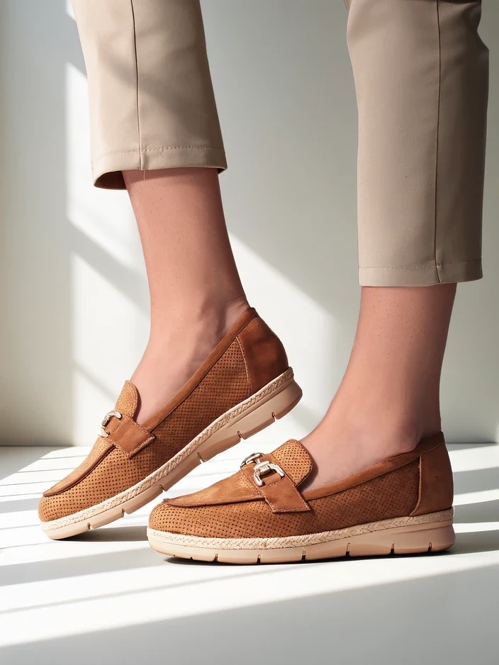 Resti Women&#039;s low shoes with a decoration on the toe