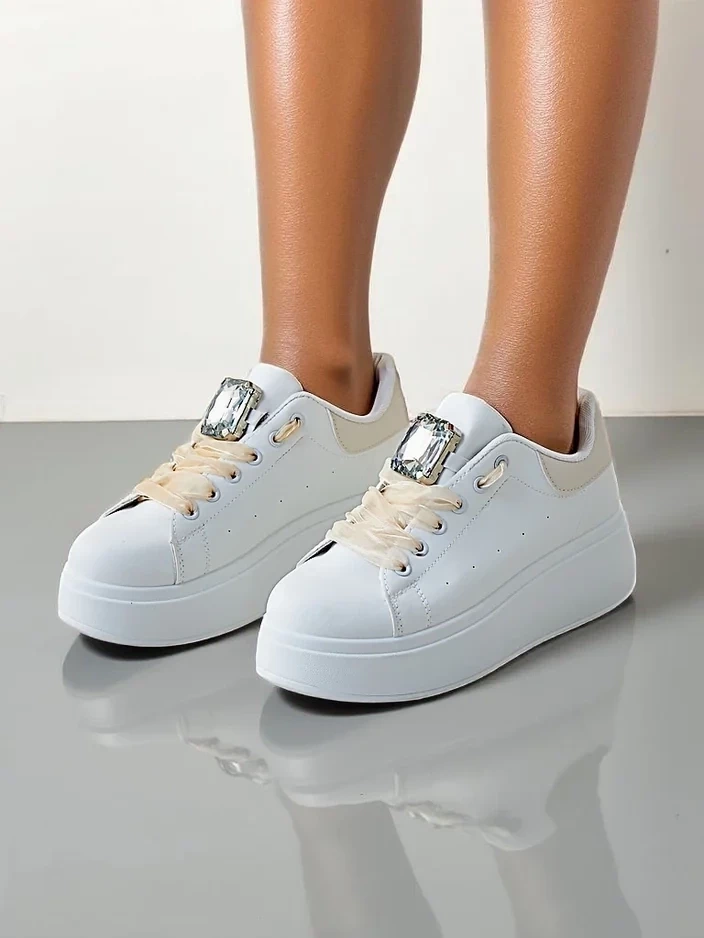 Resti Women's sports sneakers on a platform Safirrat