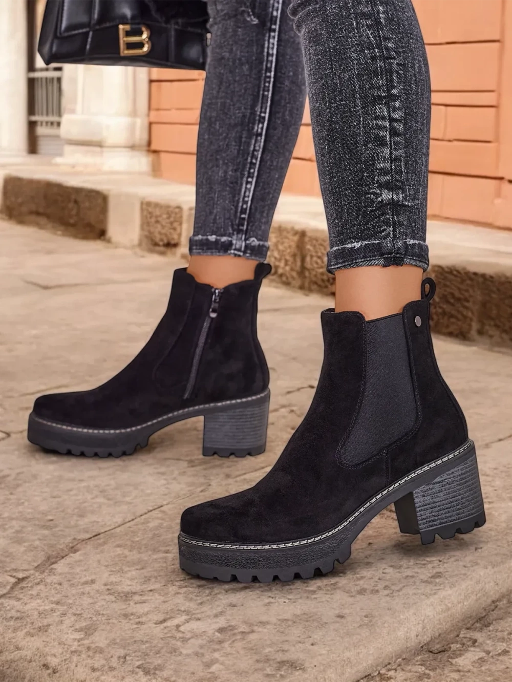 Resti Eco-suede women&#039;s ankle boots on a post Segori