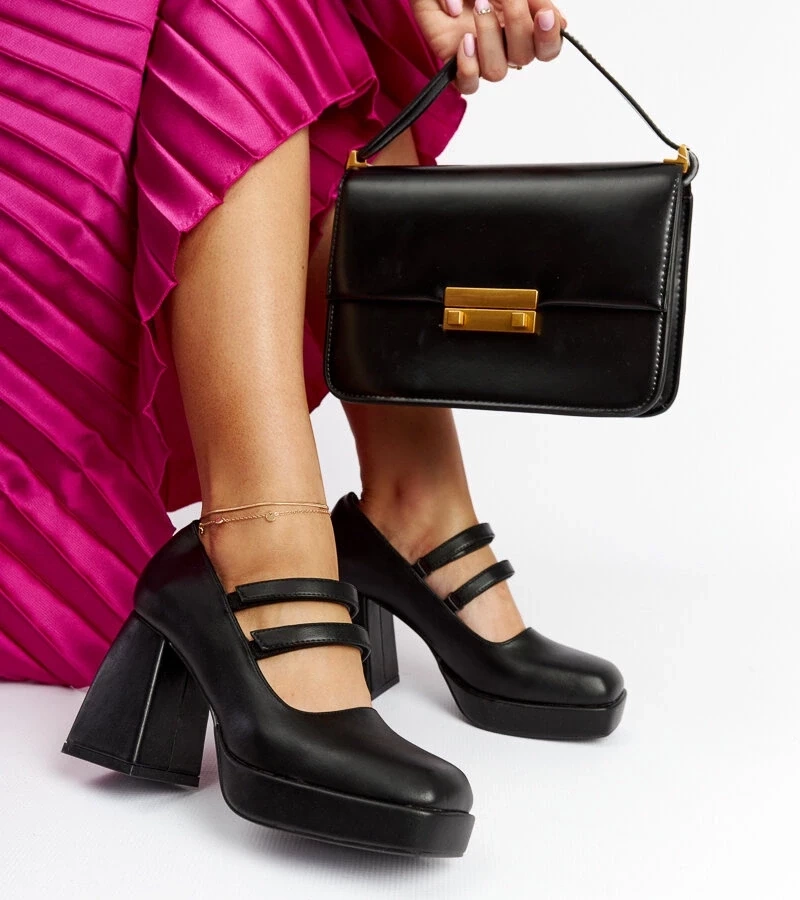 D/CEO Black pumps on a low wedge heel Chantal