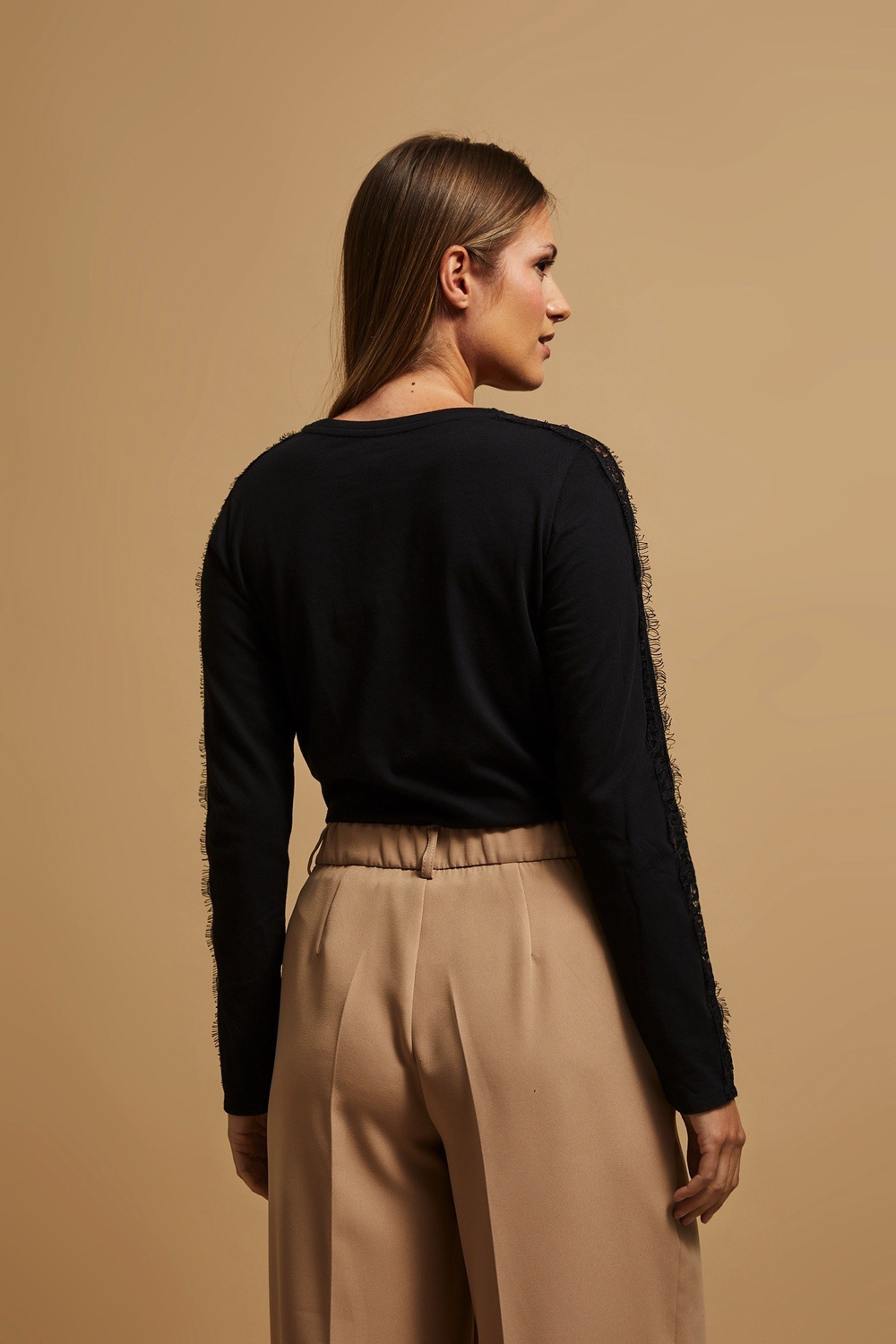 Blouse with lace on the sleeves