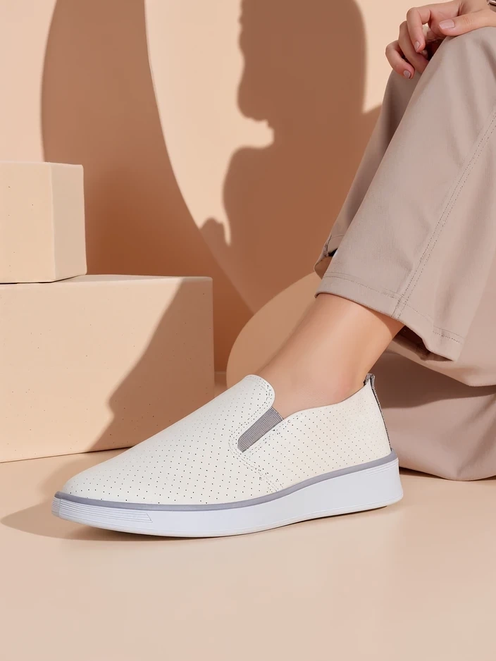 Resti Womens perforated sports shoes Musio