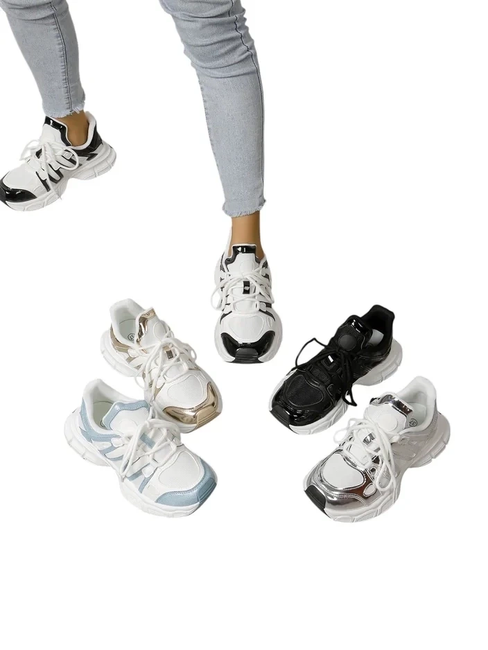 Resti Women's sporty sneakers on a thicker sole Loness