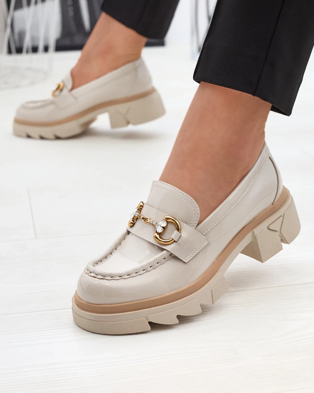 Resti Lacquered beige women&#039;s moccasins with crystals Inriw - Footwear