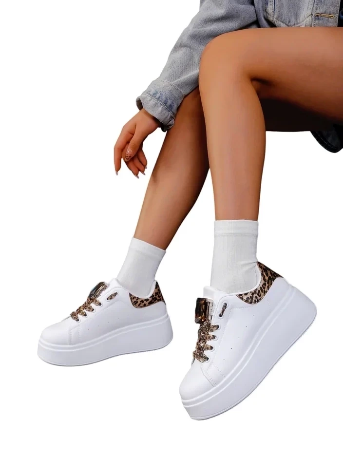 Resti Women's sports sneakers on a platform Safirrat