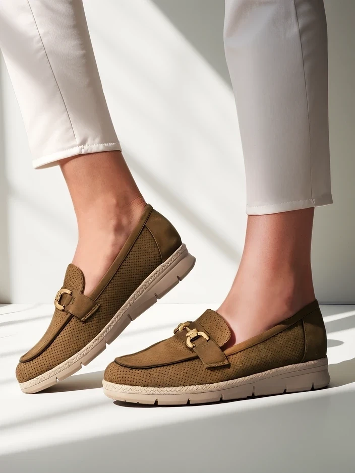 Resti Women’s flats with a decorative accent on the toe