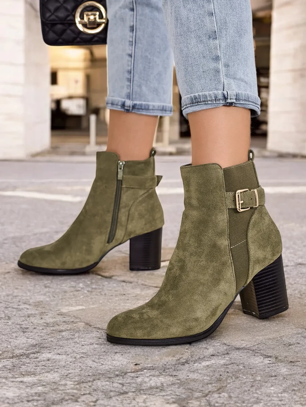 Resti Women's ankle boots on a post Vierod