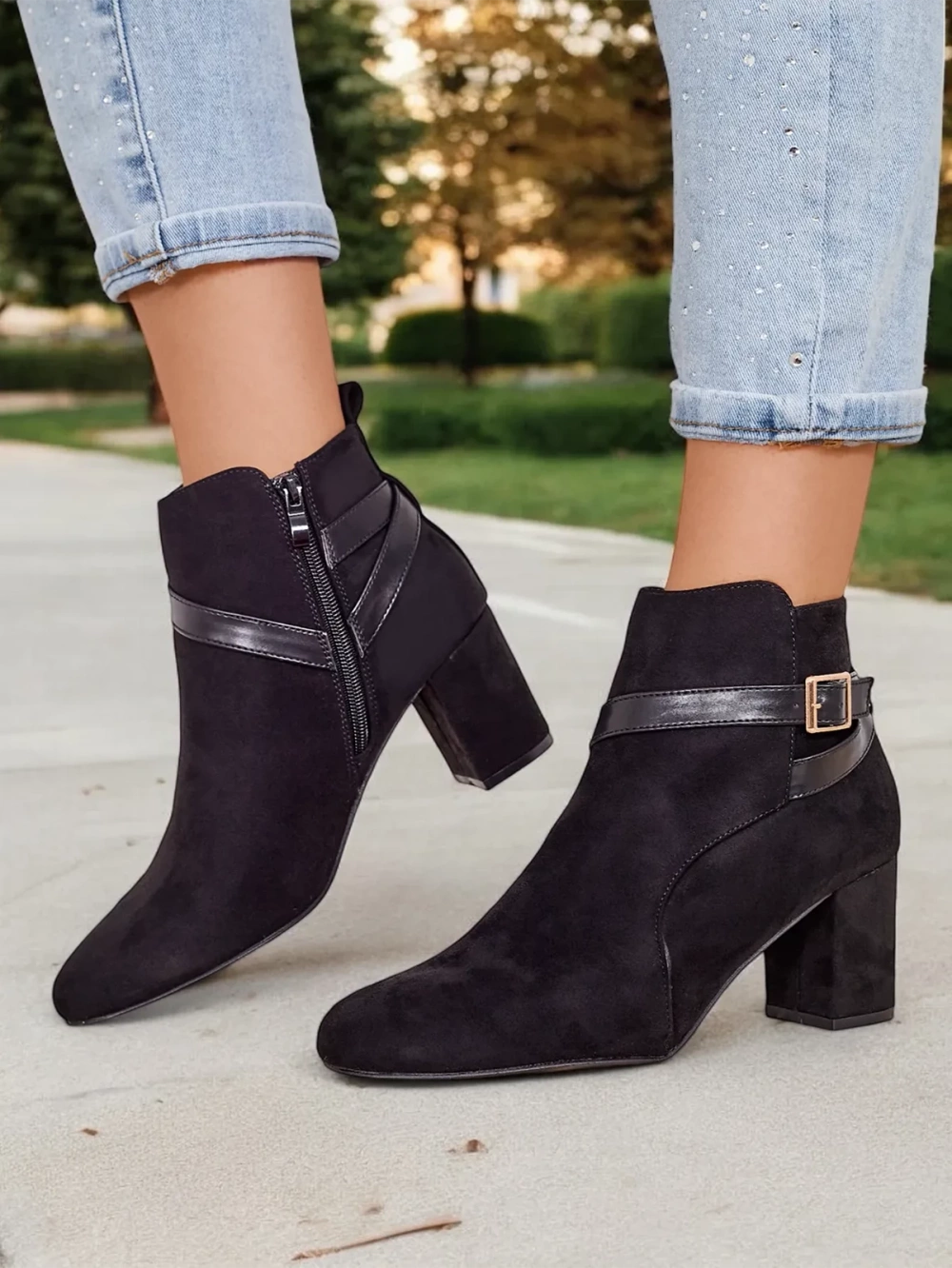Resti Women's boots on a post Eloron