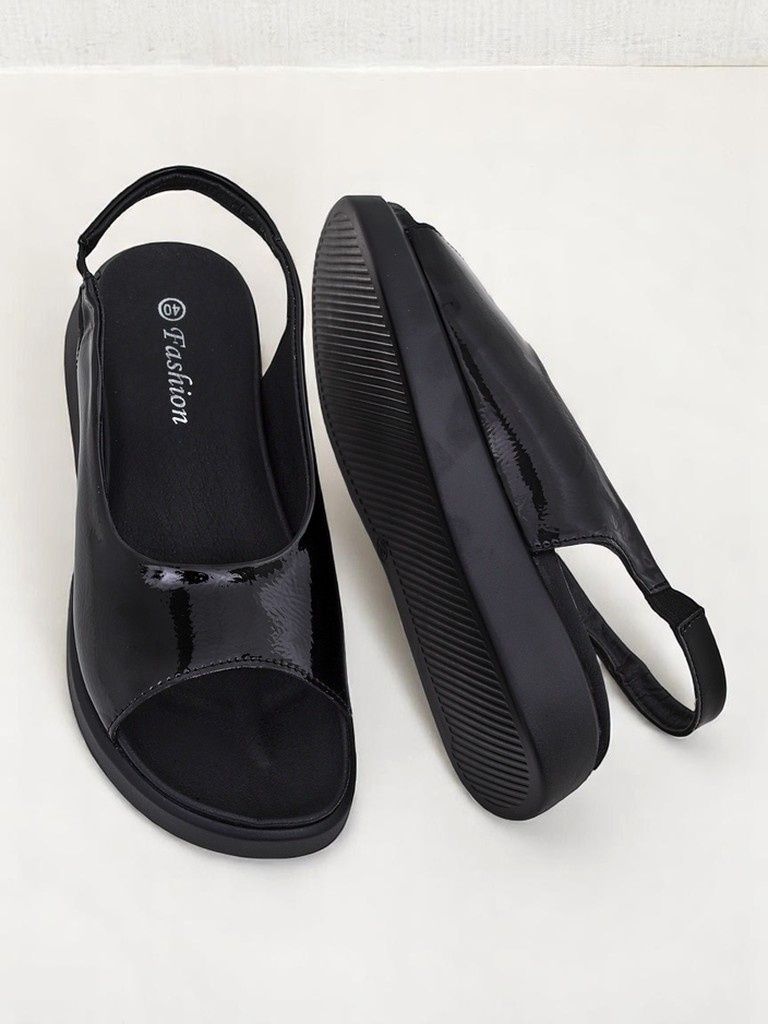 Resti Women&#039;s Luna Shines sandals on a thick sole