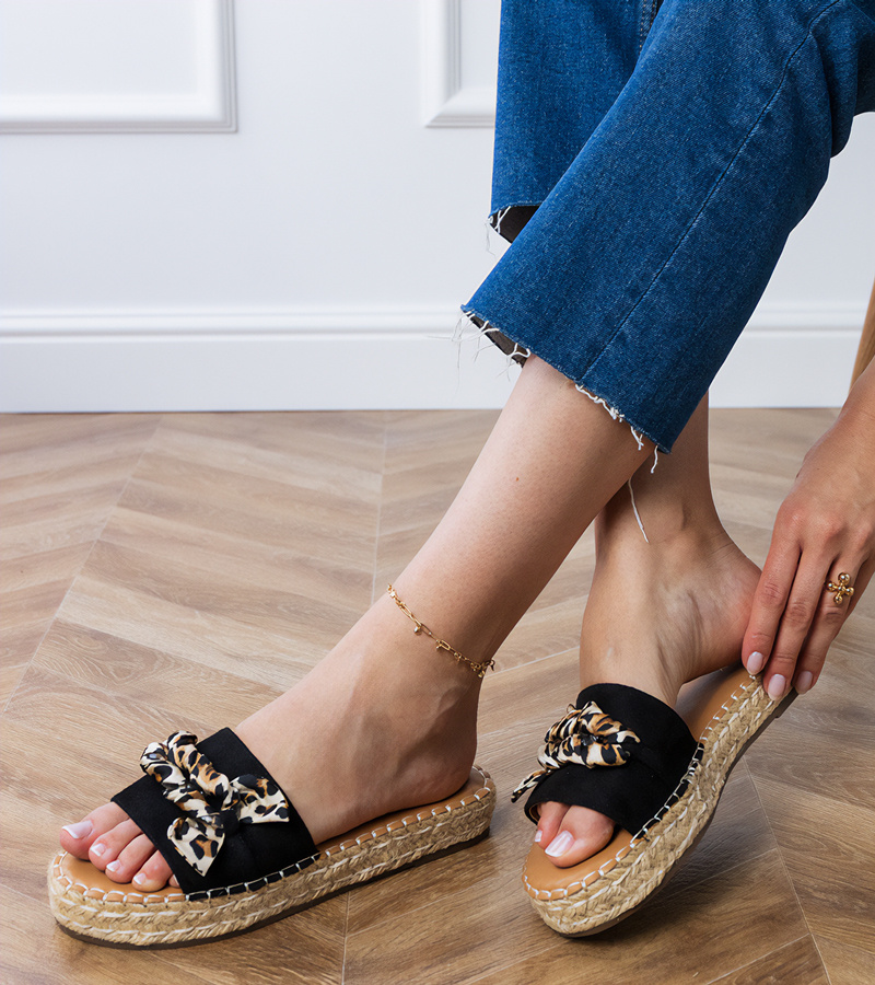 D/CEO Black espadrille slides with a bow Kartis