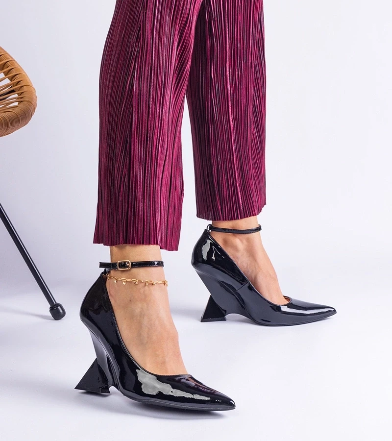 Gemre Pantofi negri lăcuiți cu platformă Florianda