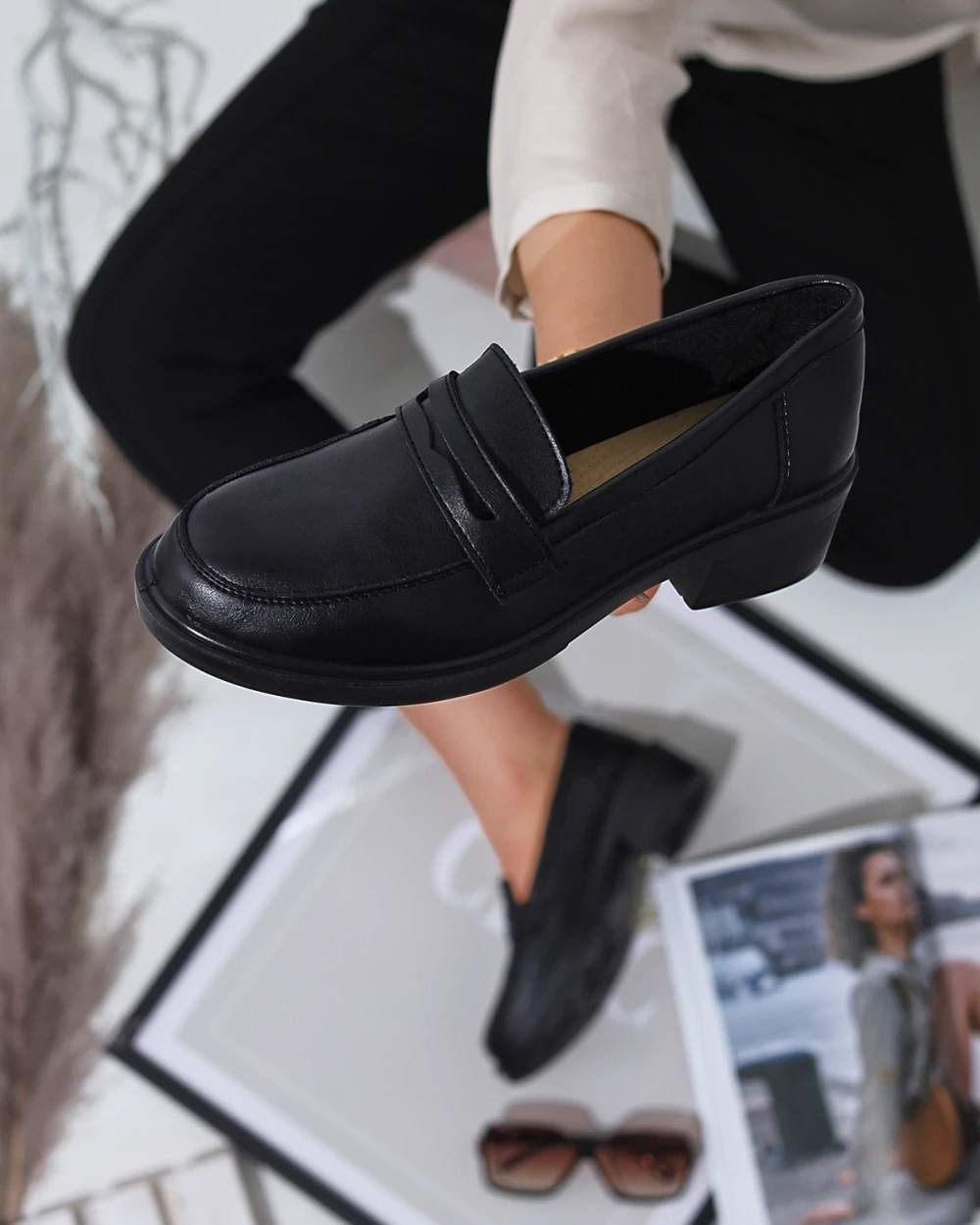 Resti Women&#039;s moccasins in black Nasanna- Footwear