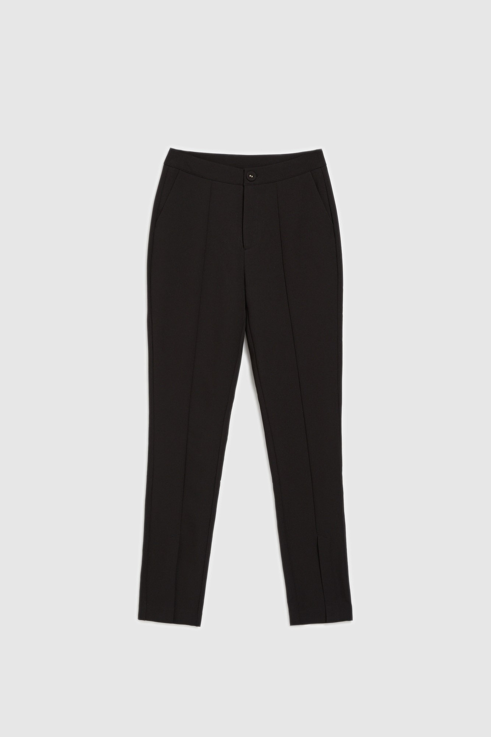 Wrinkled trousers with slit