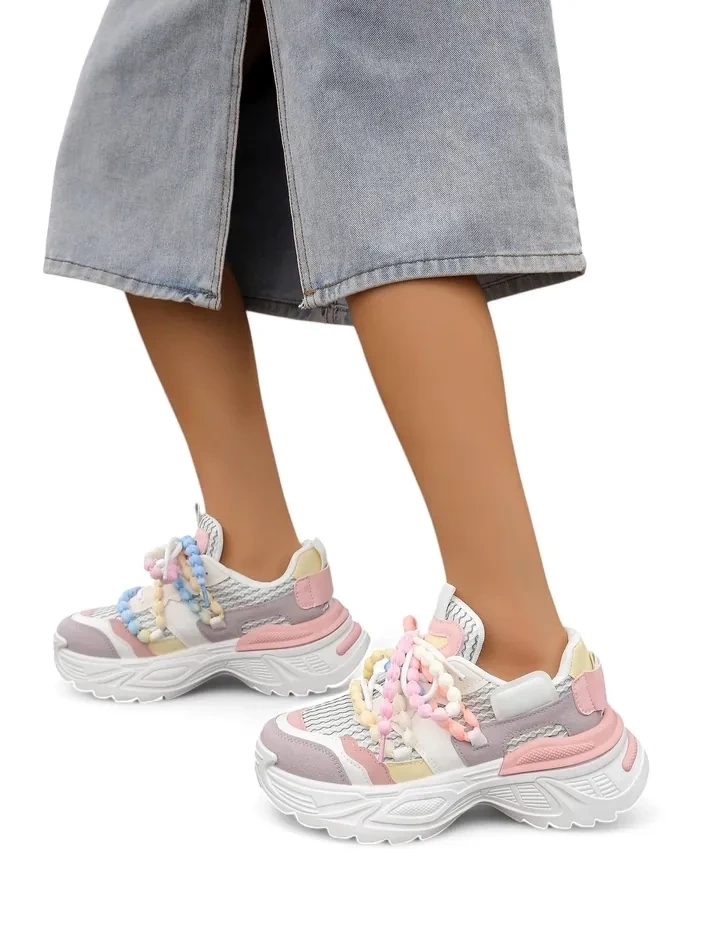 Resti Women's sporty sneakers on a thicker sole Loness