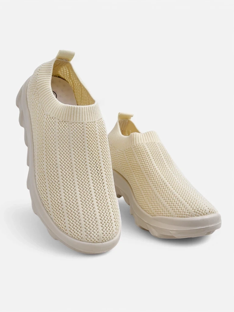 Resti Women's Slip-On Fabric Sports Shoes Perrey