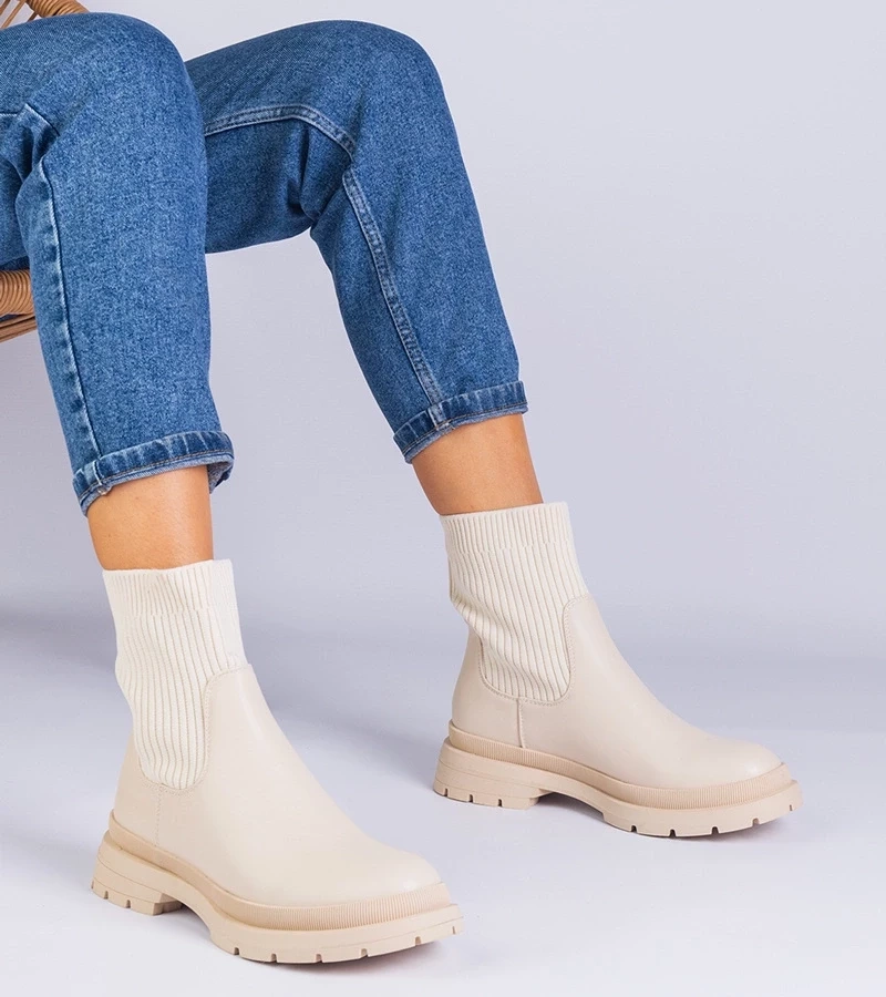 UR/CEO Beige ankle boots with a textile upper Kalvaria