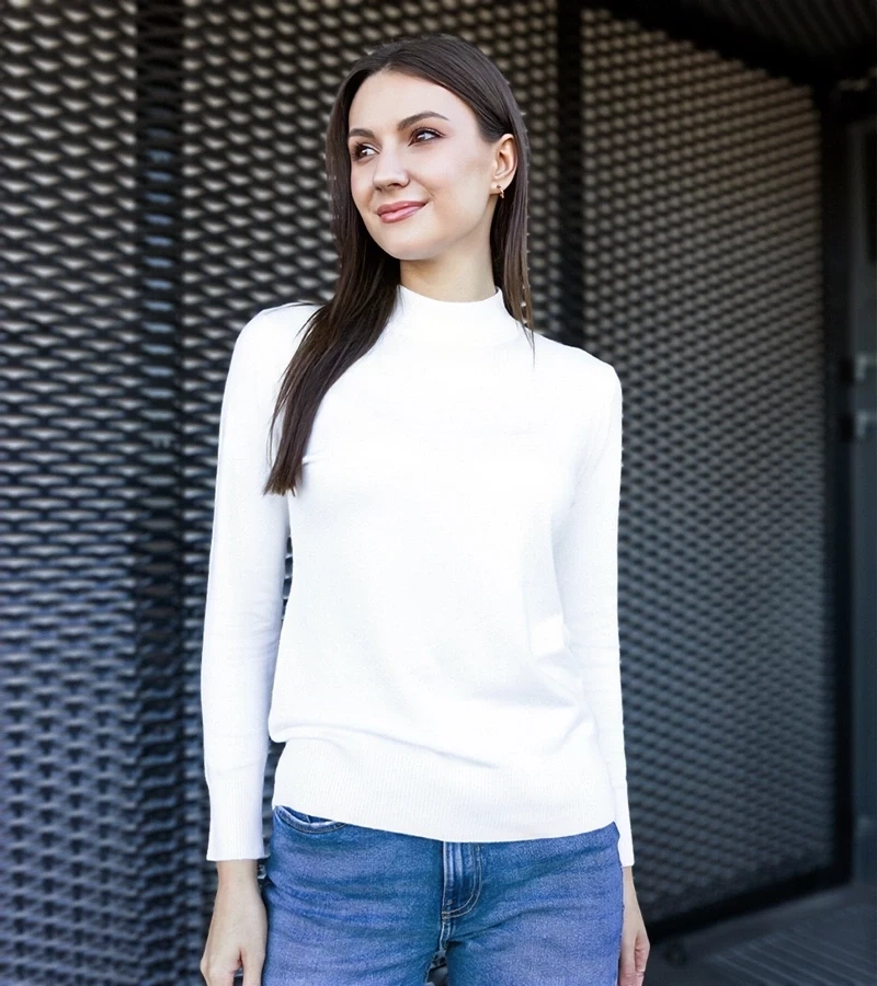 marka niezdefiniowana White classic loose-fit sweater Essana