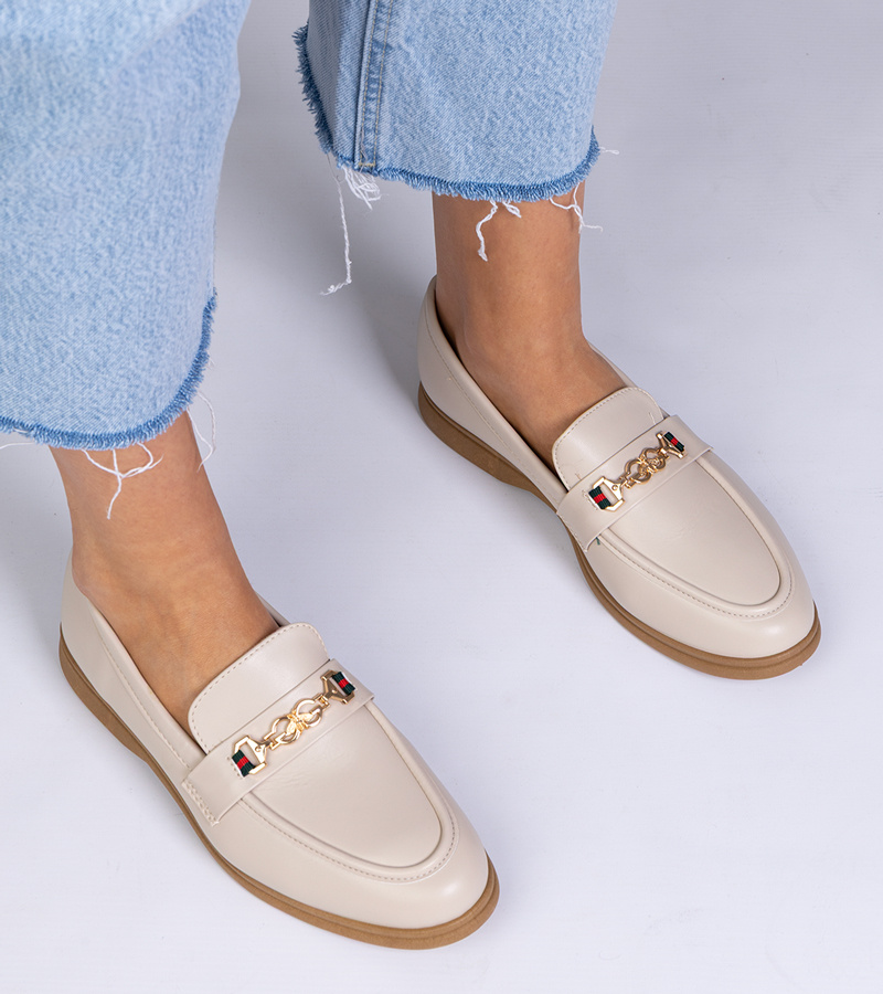 marka niezdefiniowana Beige loafers with gold decoration Feola