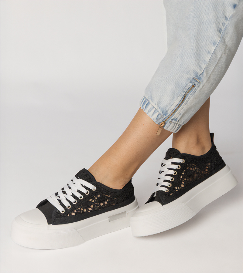 Gemre Adidași negri de damă perforați Runna