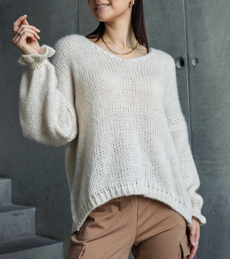marka niezdefiniowana Beige V-neck sweater Gista