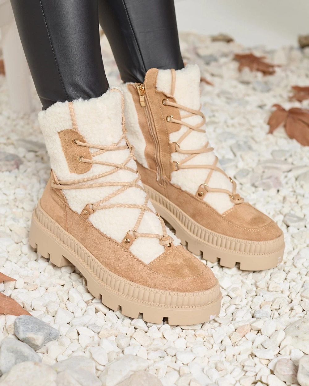 Resti Beige women&#039;s trapper boots with sheepskin Getatsa