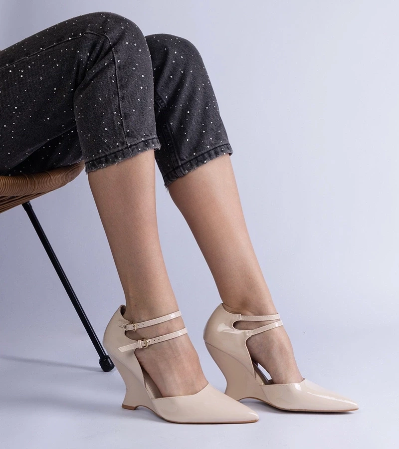 Gemre Pantofi cu platformă lăcuiți bej cu catarame Vizario