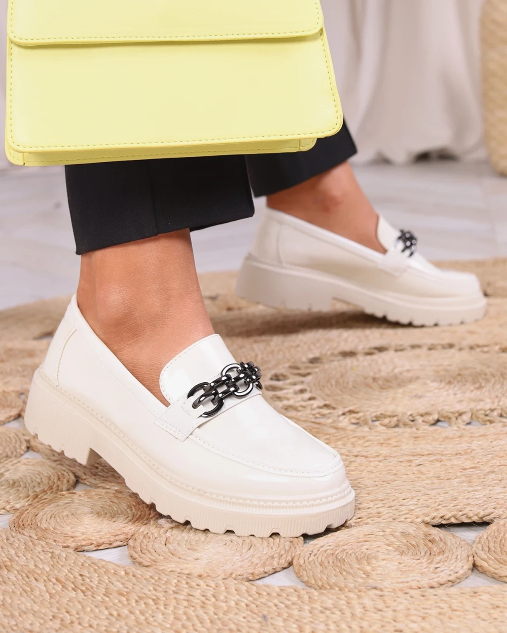 Resti Women&#039;s lacquered moccasins in cream color Adolos- Footwear