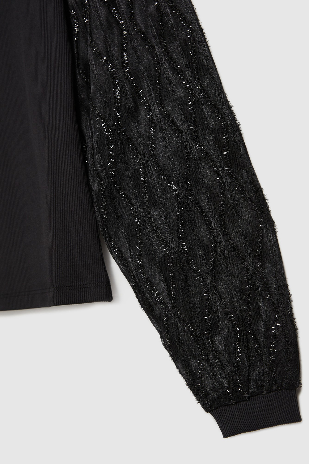 Blouse with decorative sleeves