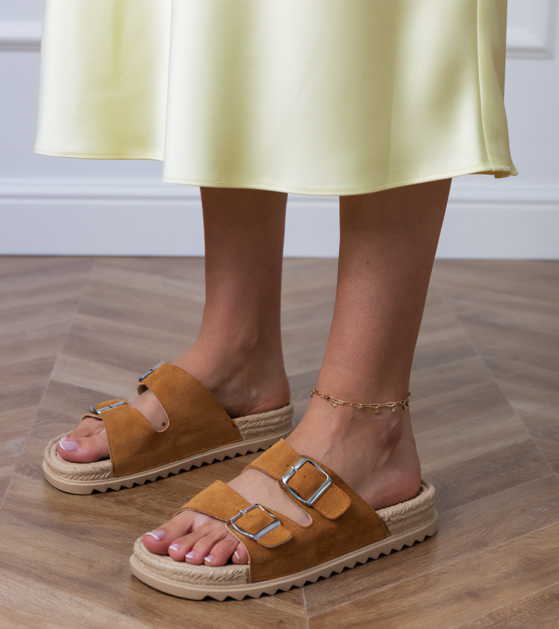 D/CEO Brown flat sandals with buckles on straps Sendi