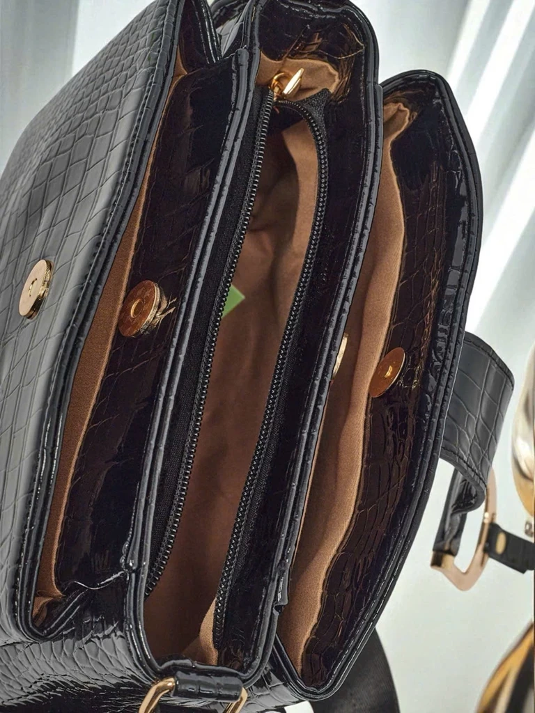 Resti Patent small women's handbag made of faux leather Gilded Night