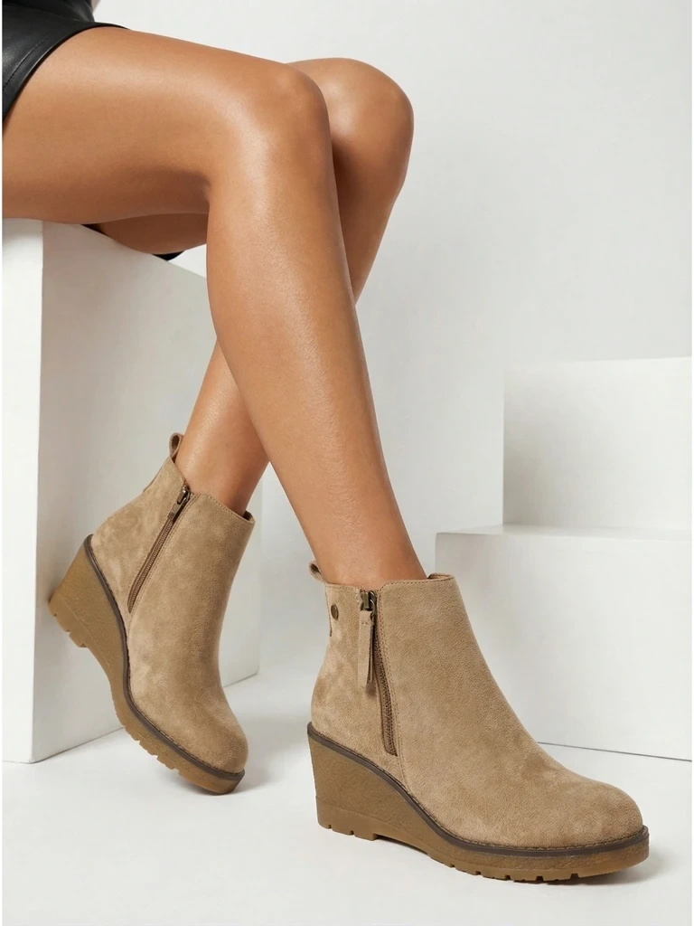Дамски боти до глезена с токчета