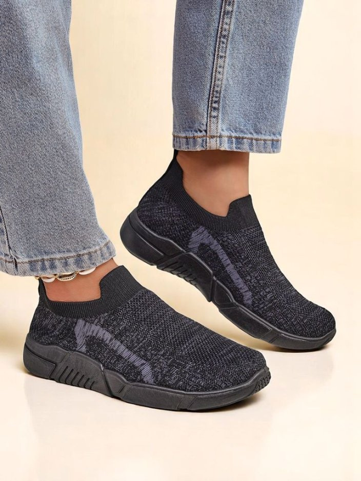 Resti Royal Fashion Women's slip-on fabric sports shoes Vena