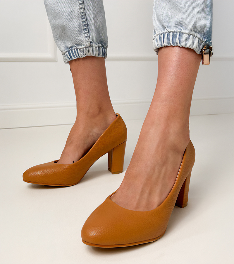 D/CEO Beige classic patent stiletto pumps Spenny