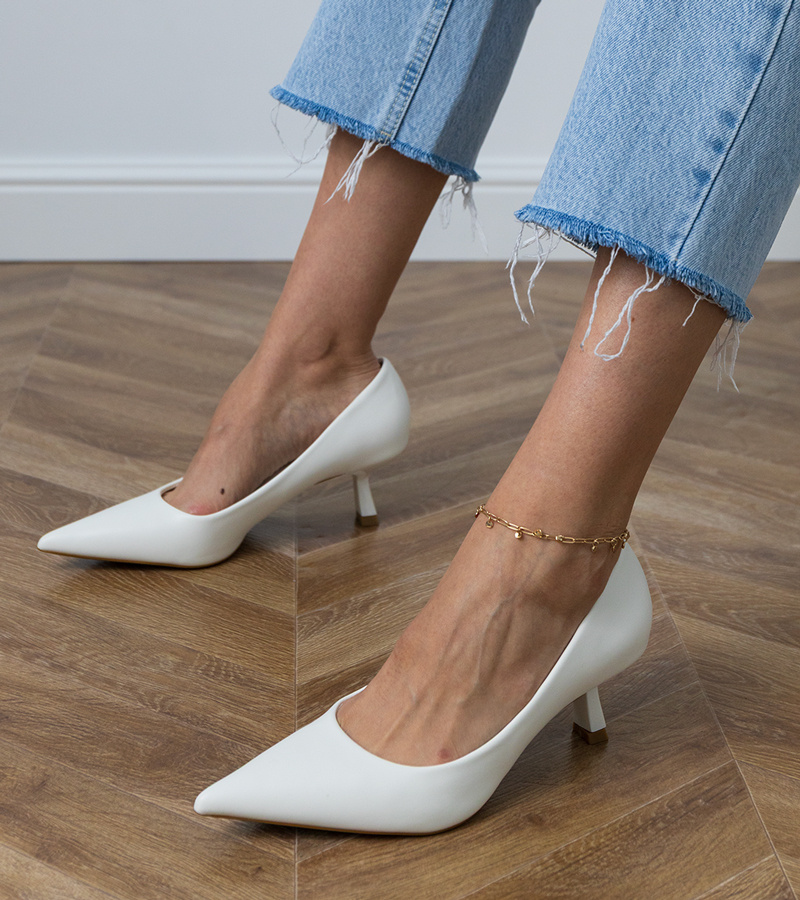 D/CEO White classic low heel pumps Jutas