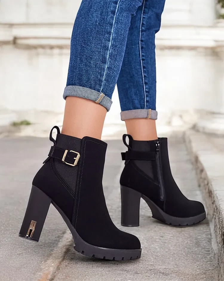 Resti Women&#039;s ankle boots on a post Axoll