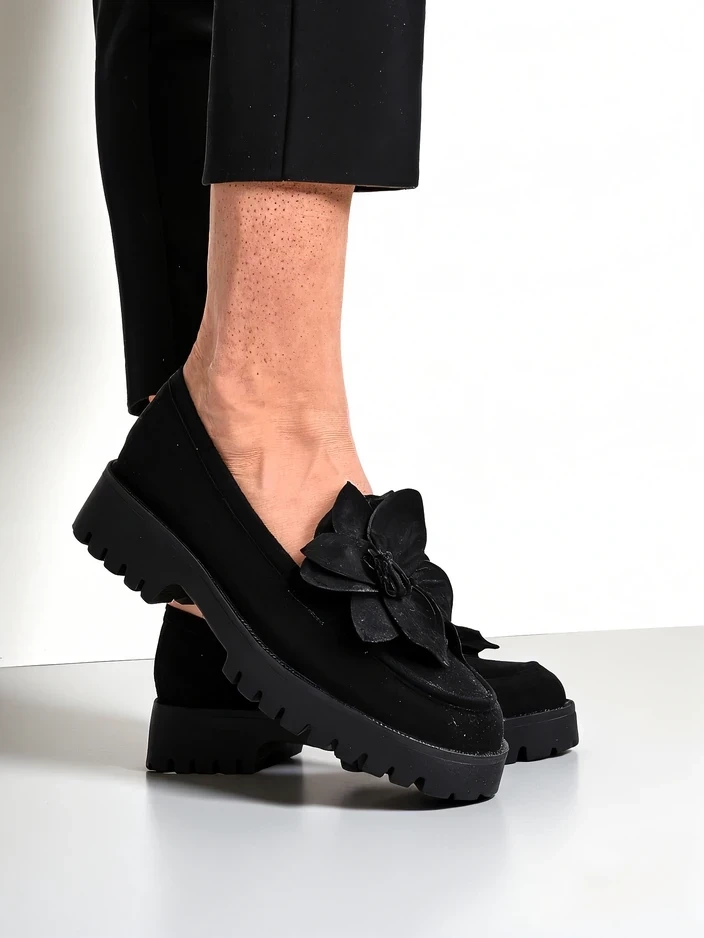 Resti Eco suede women&#039;s moccasins with a Floverse flower