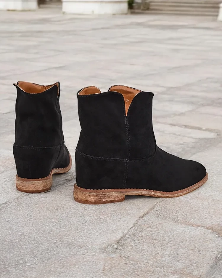 Resti Cowboy-style boots on a covered wedge Blueston
