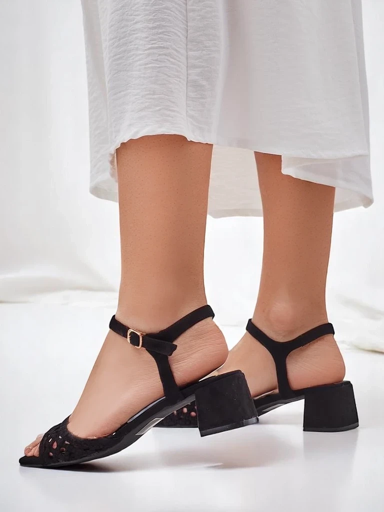 Resti Women's perforated sandals Azopi