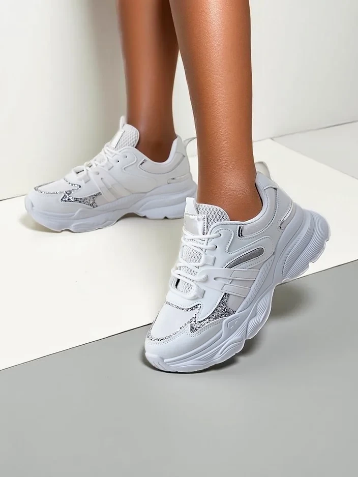 Resti Women's sporty sneakers on a thicker sole Aimo
