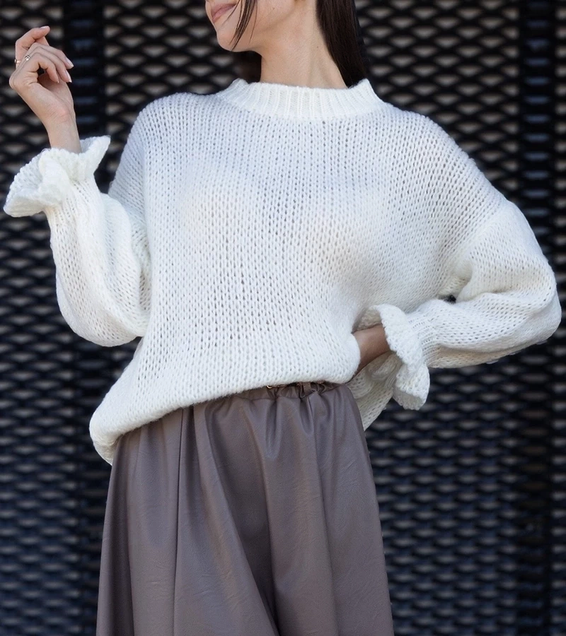 UR/CEO White asymmetrical sweater Castia