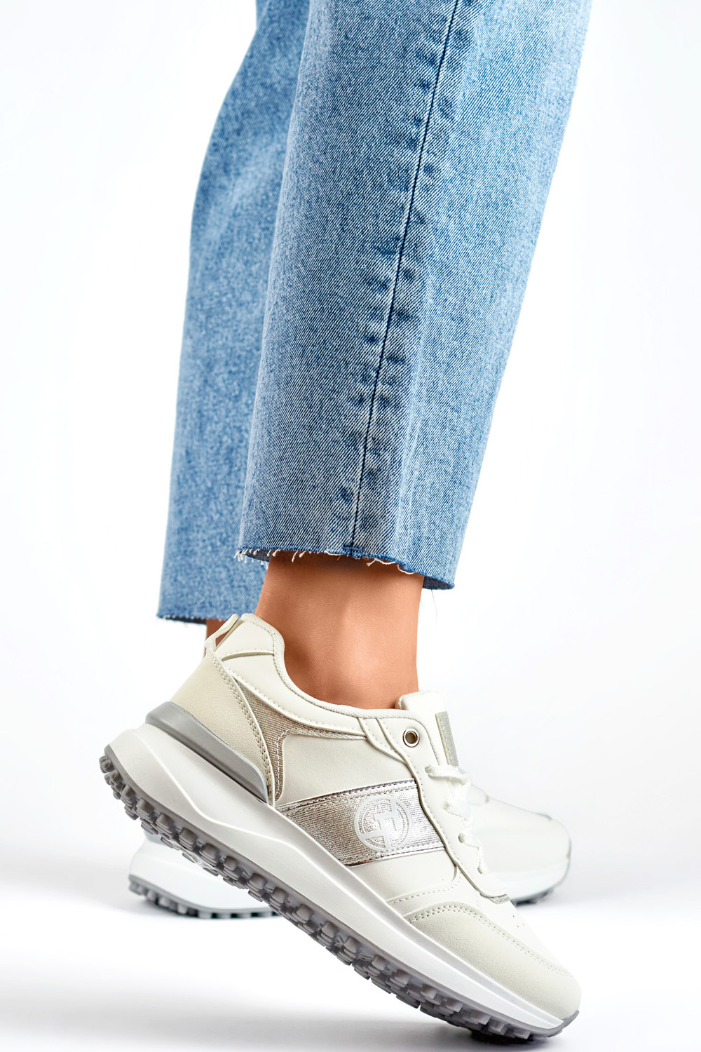 primohurt Białe wygodne sneakersy damskie na co dzień