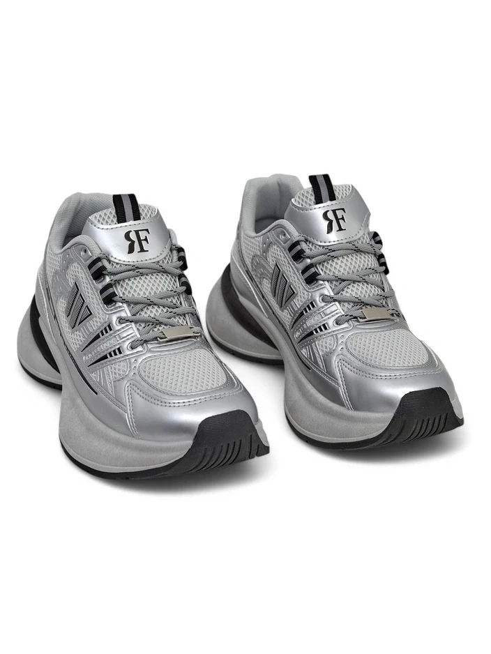 Resti Women's sporty sneakers on a thicker sole Roality