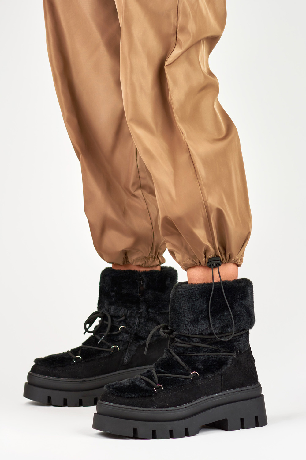 primohurt Czarne futrzane śniegowce damskie z ozdobnym wiązaniem